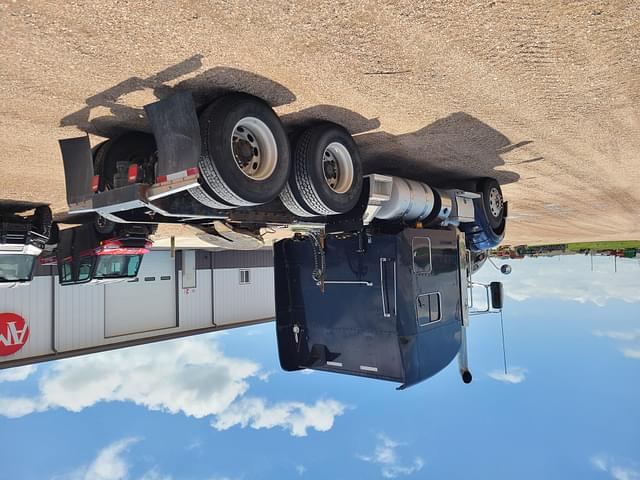 Image of Peterbilt 386 equipment image 3