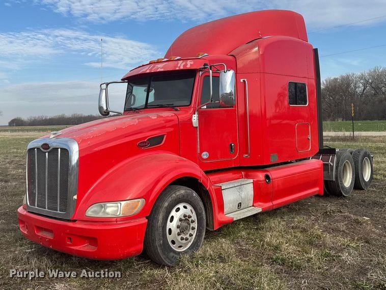 2013 Peterbilt 386 Equipment Image0