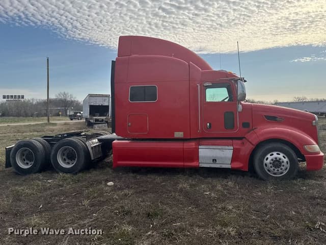 Image of Peterbilt 386 equipment image 3