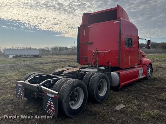 Image of Peterbilt 386 equipment image 4