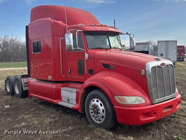 Image of Peterbilt 386 equipment image 2