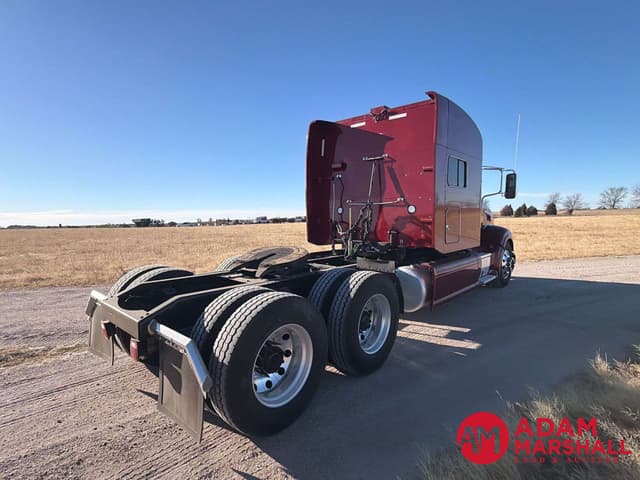 Image of Peterbilt 386 equipment image 4