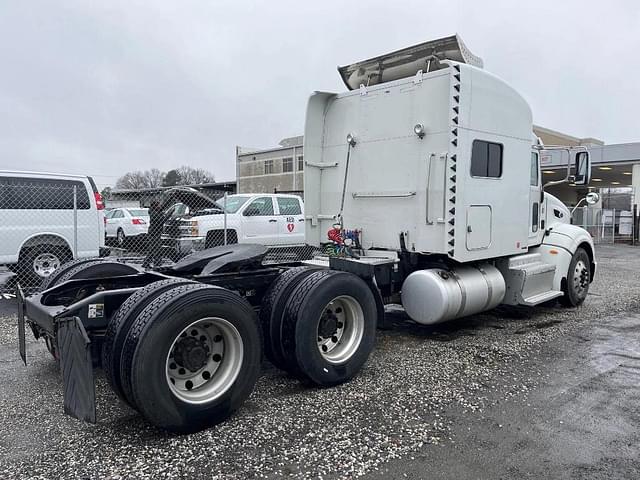 Image of Peterbilt 386 equipment image 2