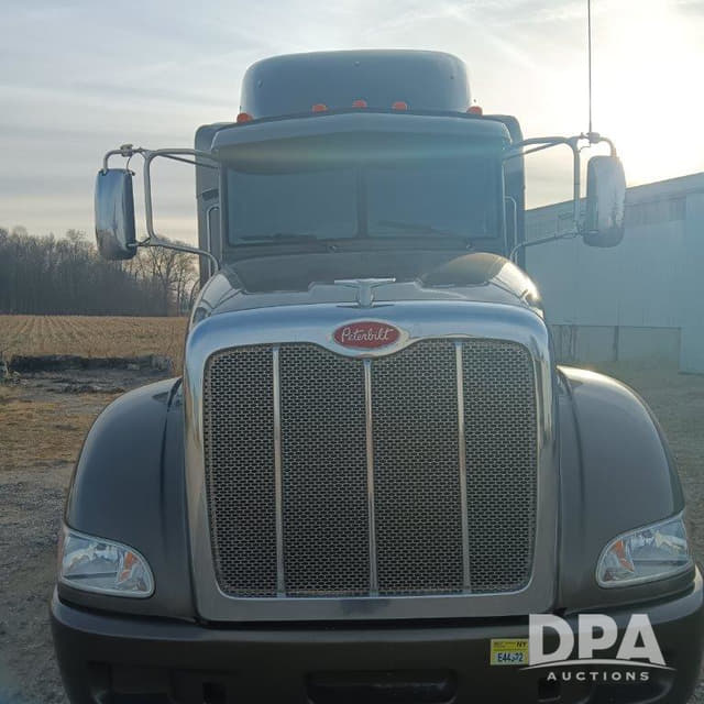 Image of Peterbilt 386 equipment image 1