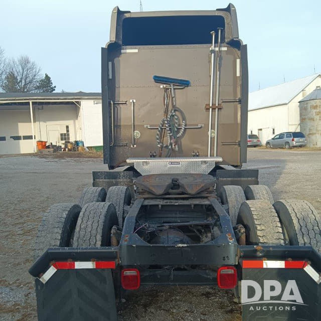 Image of Peterbilt 386 equipment image 4