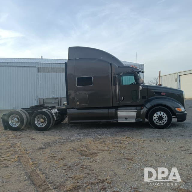 Image of Peterbilt 386 equipment image 3