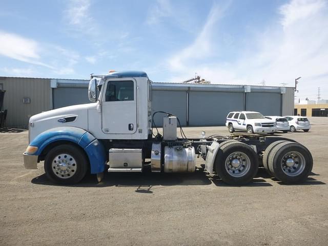 Image of Peterbilt 386 equipment image 4