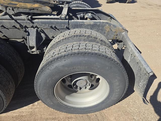 Image of Peterbilt 386 equipment image 4
