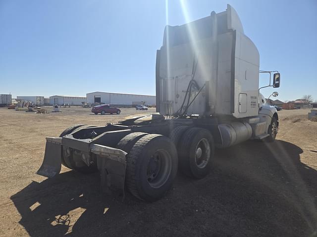 Image of Peterbilt 386 equipment image 2