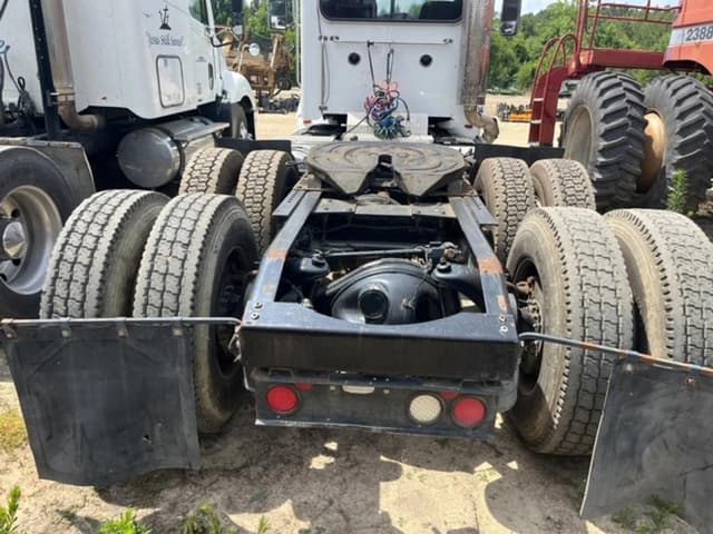 Image of Peterbilt 386 equipment image 4