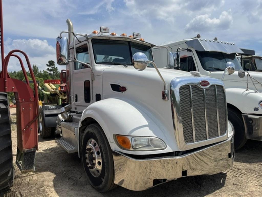 2013 Peterbilt 386 Equipment Image0