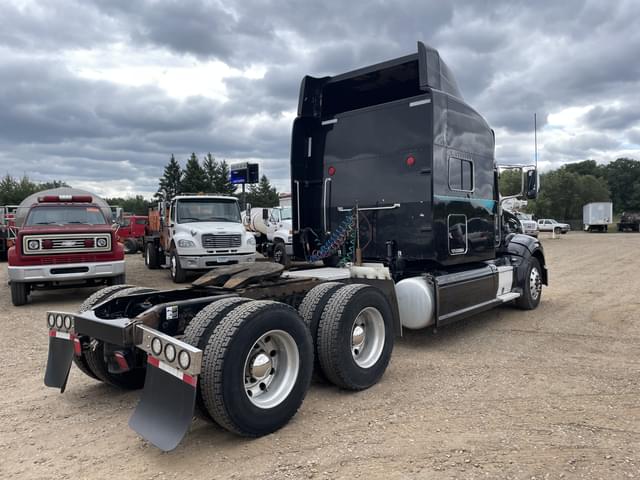 Image of Peterbilt 386 equipment image 2