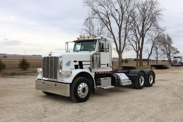 Image of Peterbilt 388 equipment image 1