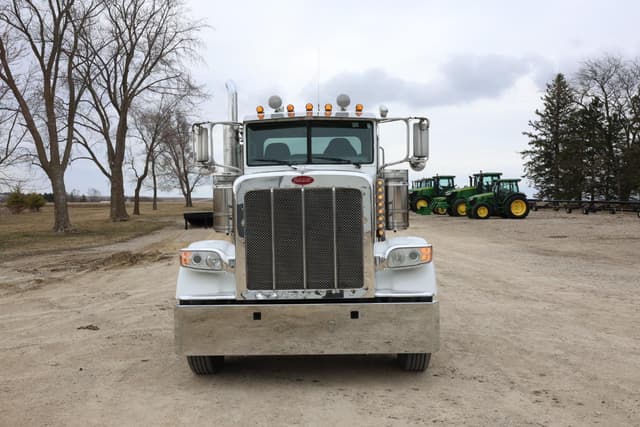 Image of Peterbilt 388 equipment image 3