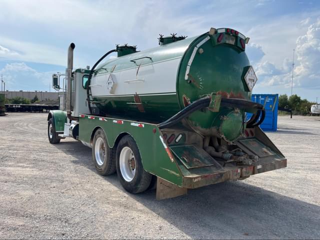 Image of Peterbilt 388 equipment image 4