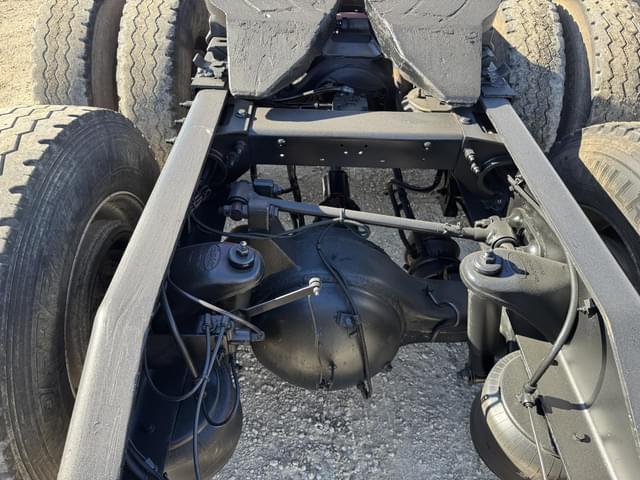 Image of Peterbilt 388 equipment image 4