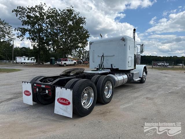 Image of Peterbilt 388 equipment image 3