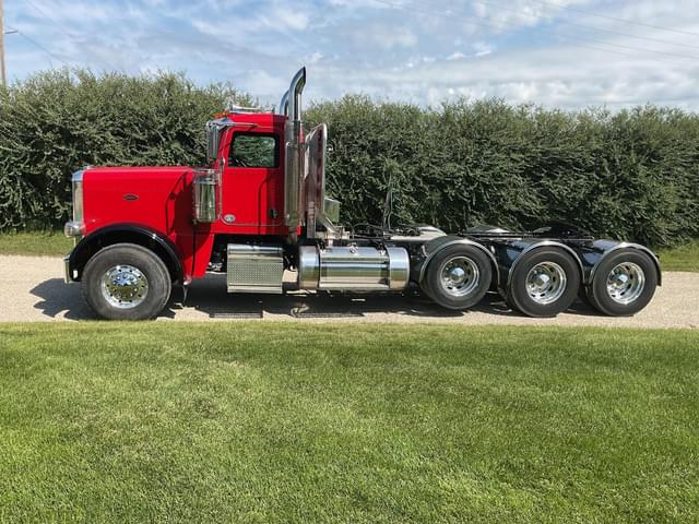 Image of Peterbilt 388 equipment image 1