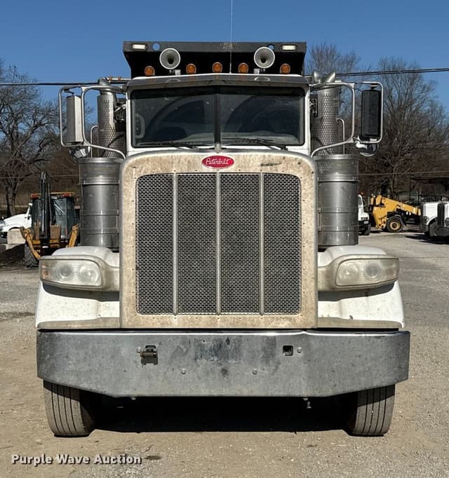 Image of Peterbilt 388 equipment image 1