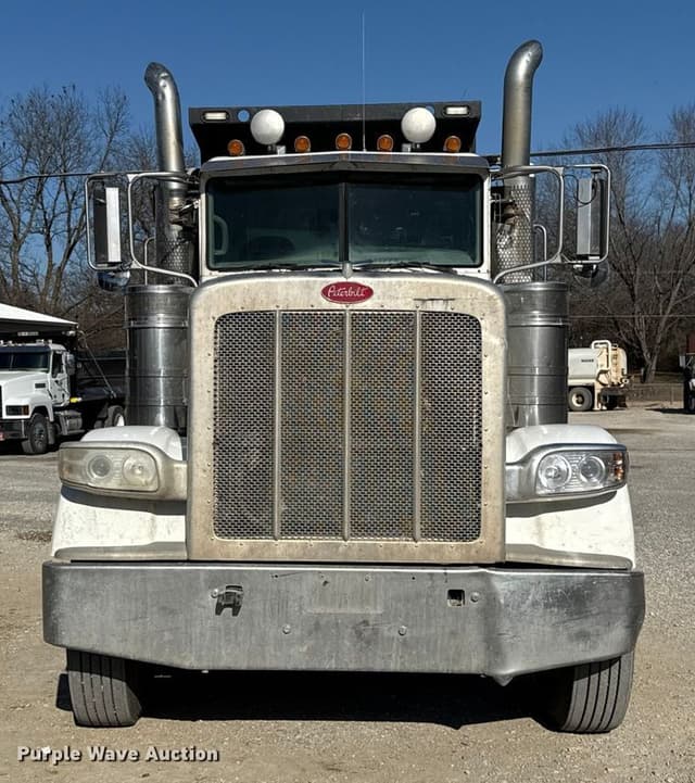 Image of Peterbilt 388 equipment image 1
