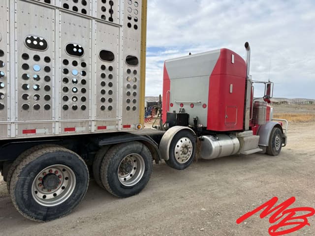 Image of Peterbilt 388 equipment image 4