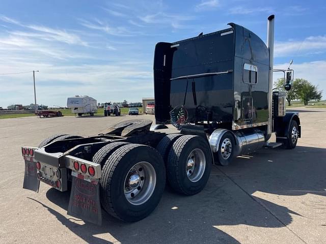 Image of Peterbilt 388 equipment image 4
