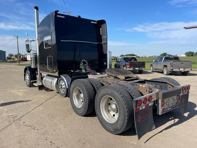 Image of Peterbilt 388 equipment image 3