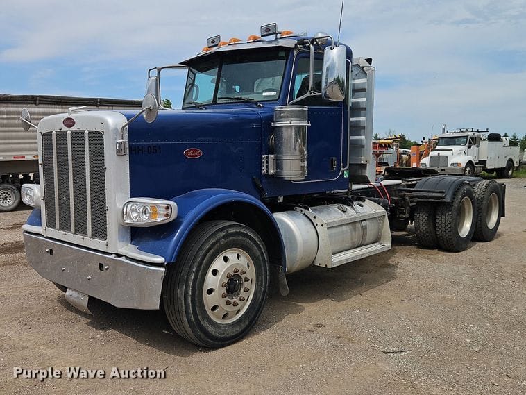 2013 Peterbilt 388 Equipment Image0
