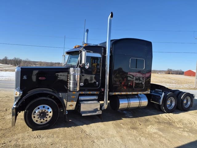 Image of Peterbilt 388 equipment image 1