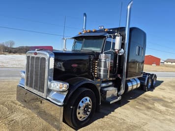 Main image Peterbilt 388
