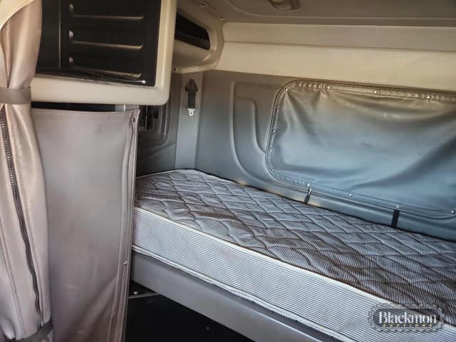 Image of Peterbilt 388 equipment image 4