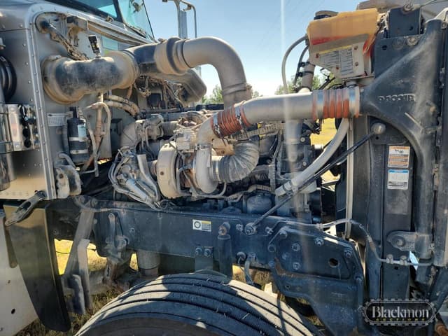 Image of Peterbilt 388 equipment image 2