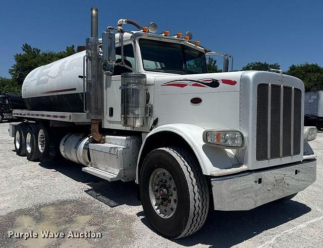 Image of Peterbilt 388 equipment image 2