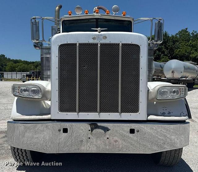 Image of Peterbilt 388 equipment image 1