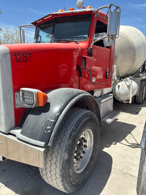 2013 Peterbilt 389 Equipment Image0
