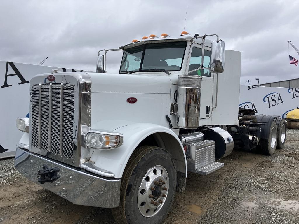 Image of Peterbilt 389 Primary image