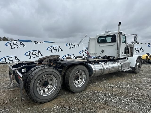 Image of Peterbilt 389 equipment image 4