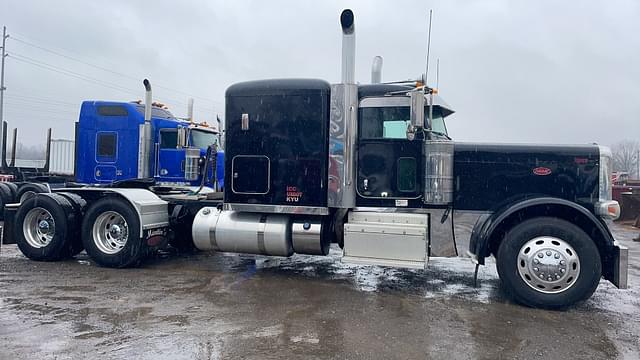 Image of Peterbilt 389 equipment image 3