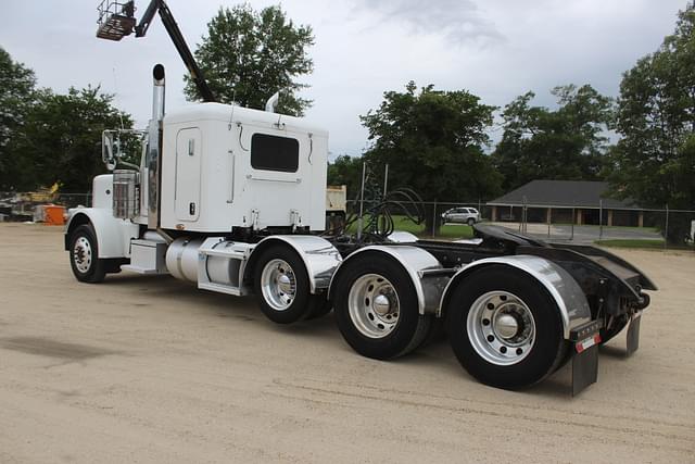 Image of Peterbilt 389 equipment image 3
