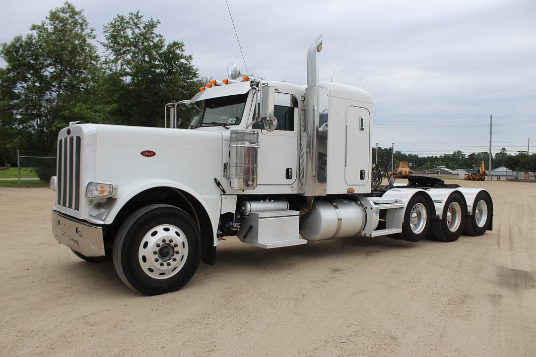 Image of Peterbilt 389 Primary image