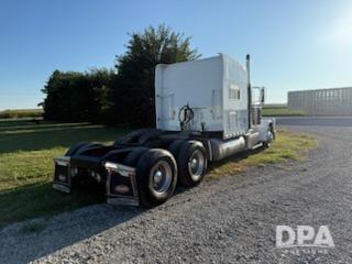 Image of Peterbilt 389 equipment image 4