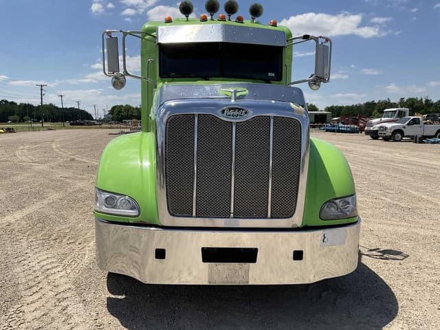 Image of Peterbilt 389 equipment image 1