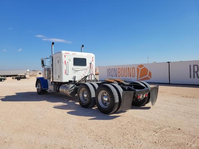 Image of Peterbilt 389 equipment image 2