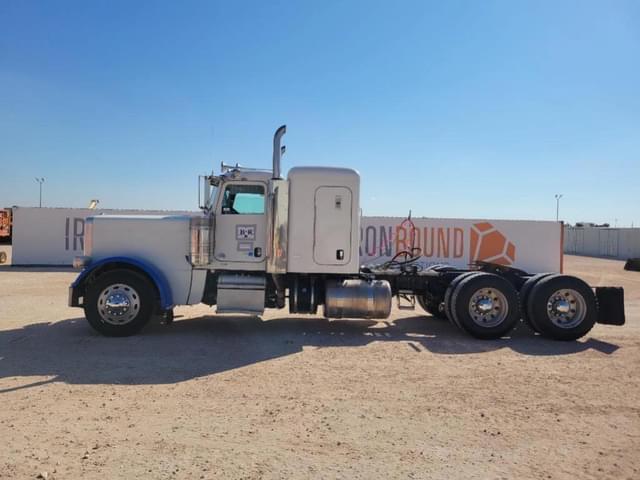 Image of Peterbilt 389 equipment image 1