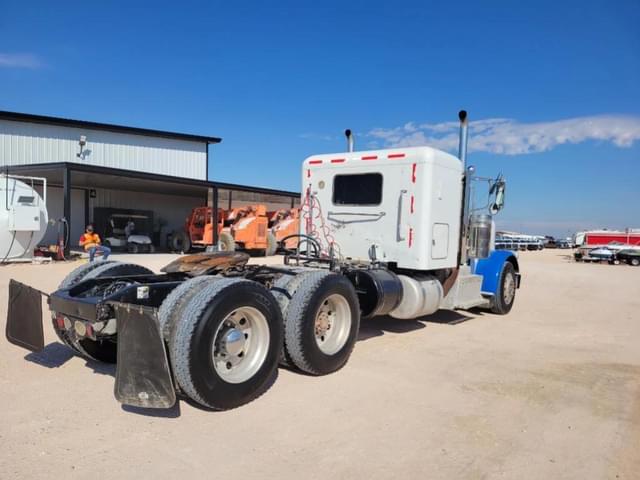 Image of Peterbilt 389 equipment image 4