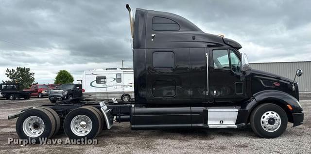 Image of Peterbilt 587 equipment image 3