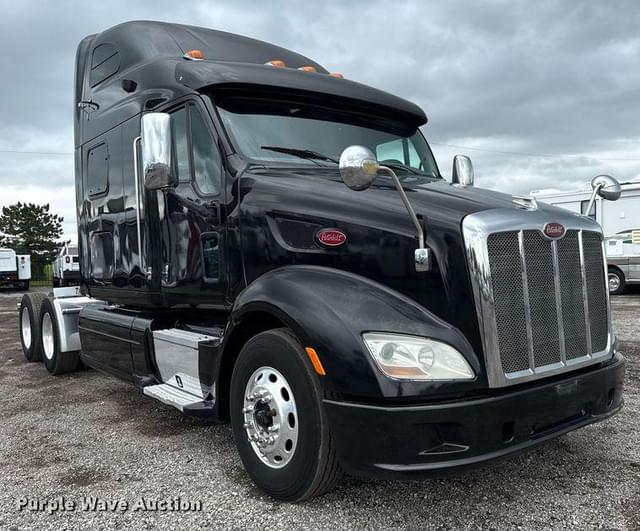 Image of Peterbilt 587 equipment image 2
