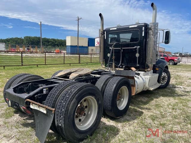 Image of Peterbilt M-200 equipment image 2