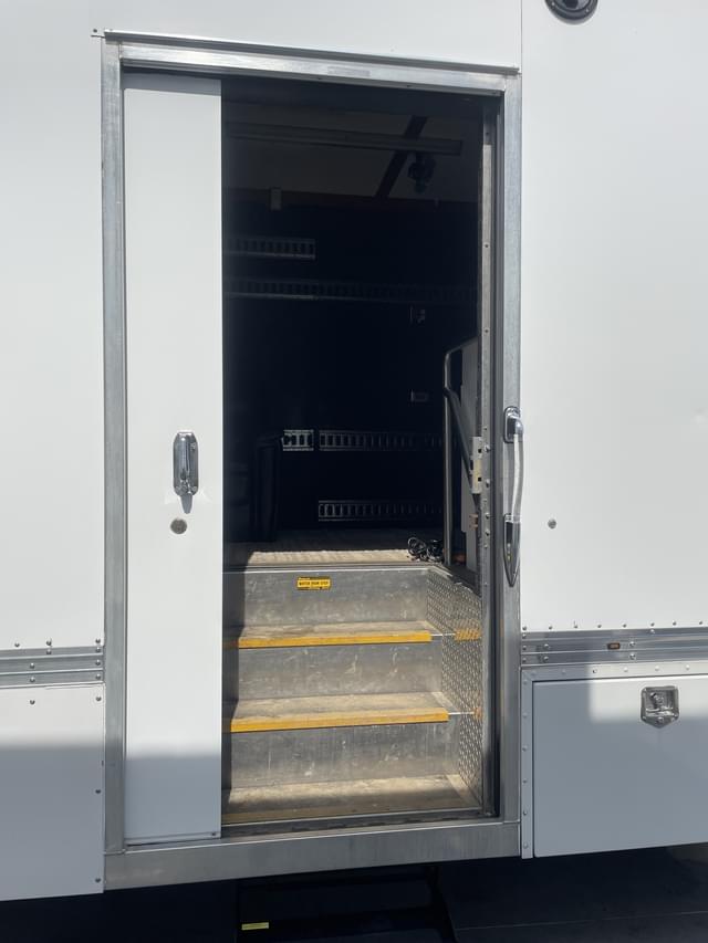Image of Peterbilt PB337 equipment image 4