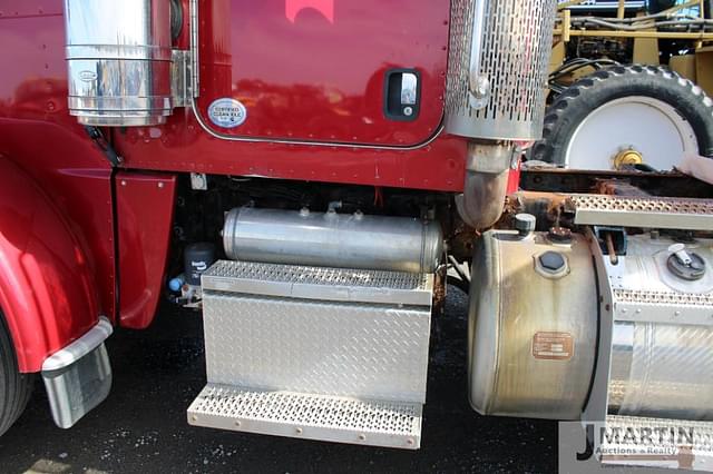 Image of Peterbilt 388 equipment image 4